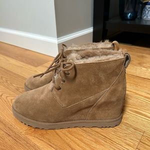 UGG Chestnut Lace Up Femme Boots